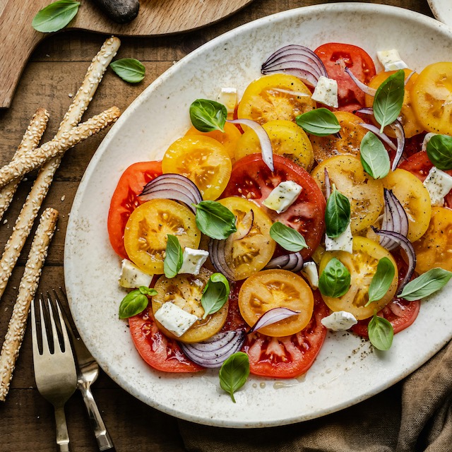 sałatka z pomidorów